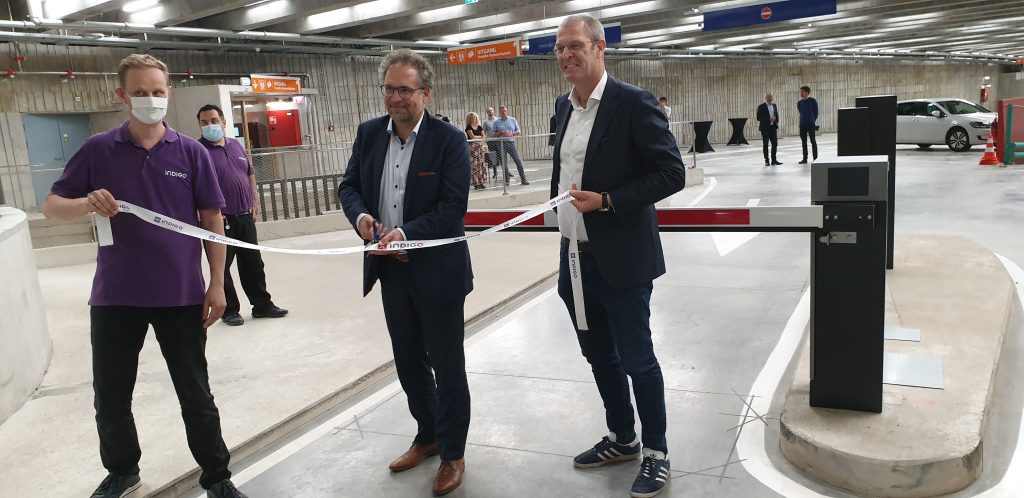 Lintje knippen voor de opening van de parking onder het Operaplein, samen met Philippe Vranckx, CEO Indigo Park Belgium.